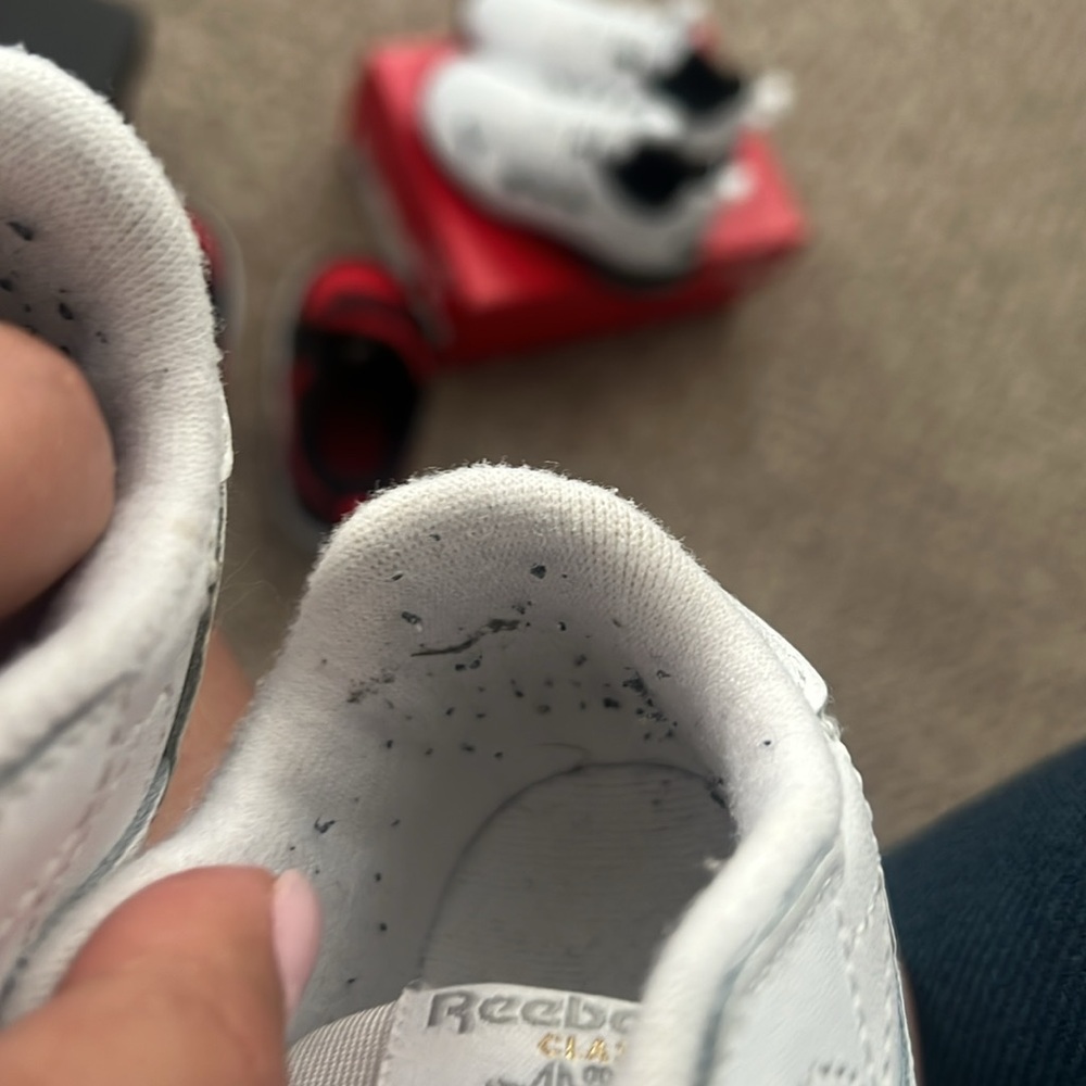 Toddler Reebok white classics! 9 - Picture 3 of 3